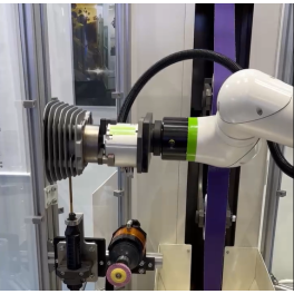 国際ロボットにて出展したバリトリガーワーク把持型（協働ロボット）